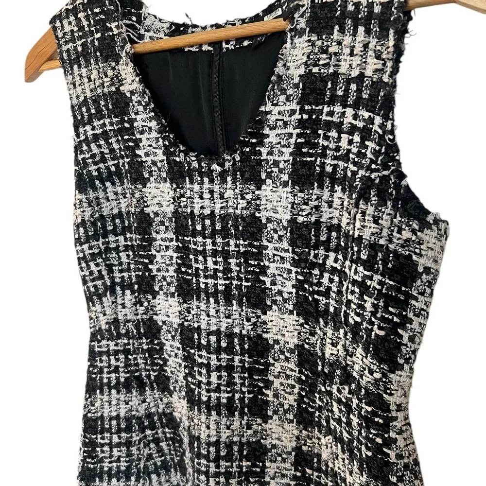 THEORY Sculpt U Shell Top – Size Medium – Excellent Condition – Retails … - Picture 5 of 10